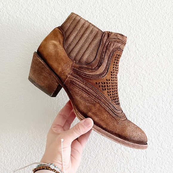 Corral Shoes - CORRAL || Laser Etched Ankle Boot C3143